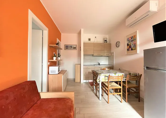 First Floor Flat With Terrace And Pool Access 아파트