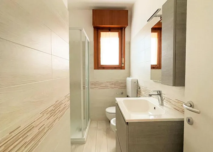 아파트 First Floor Flat With Terrace And Pool Access