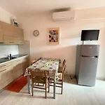 公寓 First Floor Flat With Terrace And Pool Access