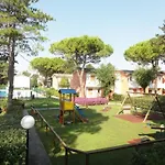 First Floor Flat With Terrace And Pool Access *