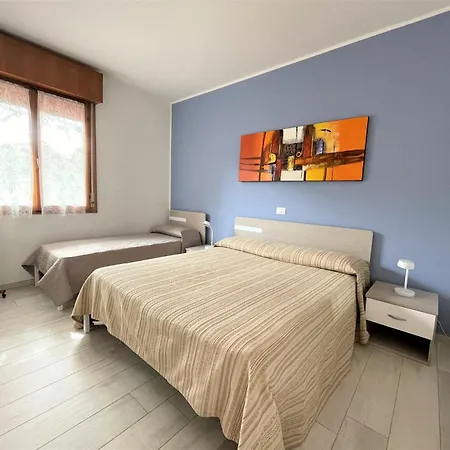 شقة First Floor Flat With Terrace And Pool Access