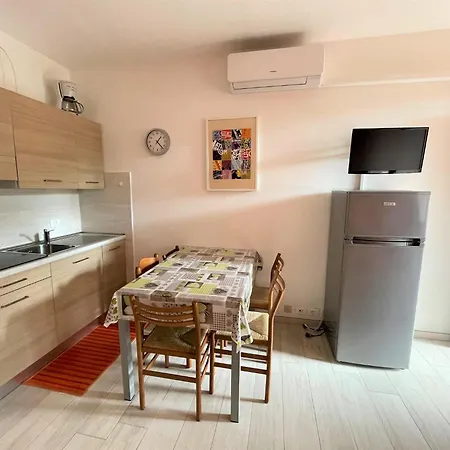 アパート First Floor Flat With Terrace And Pool Access