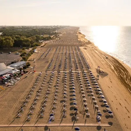 First Floor Flat With Terrace And Pool Access شقة *