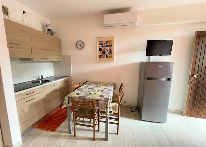 公寓 First Floor Flat With Terrace And Pool Access