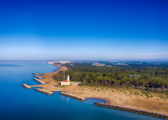 First Floor Flat With Terrace And Pool Access *